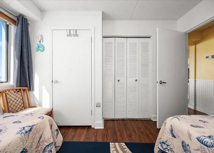 Holiday home Side Ocean View 2 Bedroom Capri With Indoor Pool! *